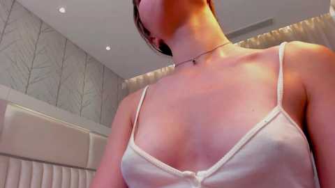 Media: little_lolla18 Stripchat 2024-10-19 02:09:00