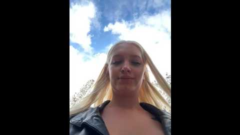 Media: milkyy_wway Stripchat 2024-10-19 08:55:00