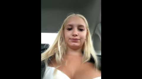 Media: milkyy_wway Stripchat 2024-10-19 10:29:00