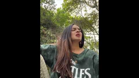 Media: sam_sara Stripchat 2024-10-19 20:28:00