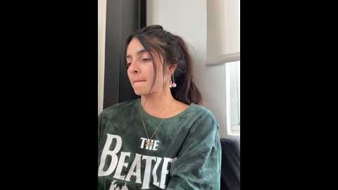 Media: sam_sara Stripchat 2024-10-19 21:08:00