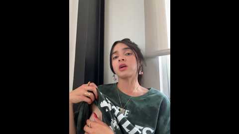 Media: sam_sara Stripchat 2024-10-19 21:18:00