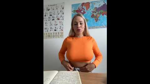 Media: streetdoll Stripchat 2024-10-19 09:17:00