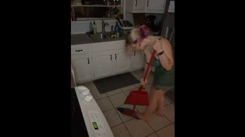 Media: cutiepiespanks Stripchat 2024-10-20 01:02:00