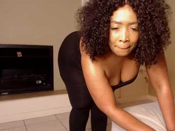 Media: giantbootymilf Stripchat 2024-10-20 10:08:00
