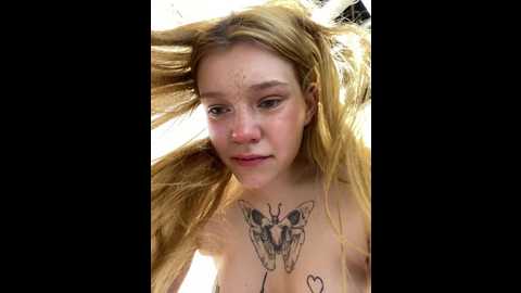 Media: honey___hot Stripchat 2024-10-20 16:29:00