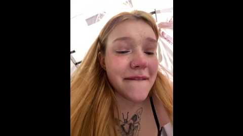 Media: honey___hot Stripchat 2024-10-20 16:42:00