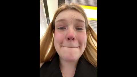 Media: honey___hot Stripchat 2024-10-20 17:14:00