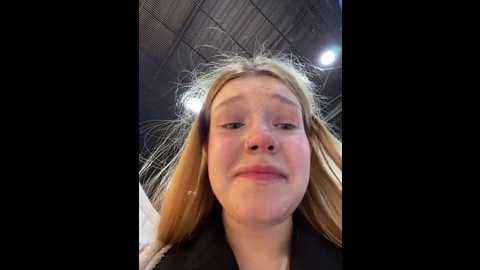 Media: honey___hot Stripchat 2024-10-20 17:19:00