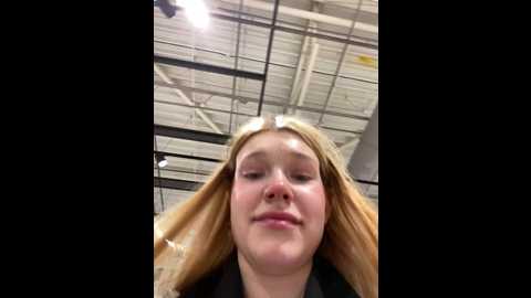 Media: honey___hot Stripchat 2024-10-20 17:31:00
