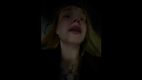 Media: honey___hot Stripchat 2024-10-20 17:42:00