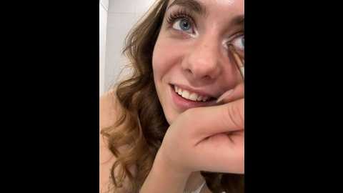 Media: mariid Stripchat 2024-10-20 06:40:00