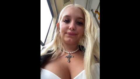 Media: milkyy_wway Stripchat 2024-10-20 08:29:00