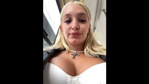 Media: milkyy_wway Stripchat 2024-10-20 08:42:00