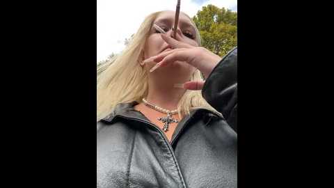Media: milkyy_wway Stripchat 2024-10-20 09:45:00