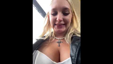Media: milkyy_wway Stripchat 2024-10-20 10:04:00