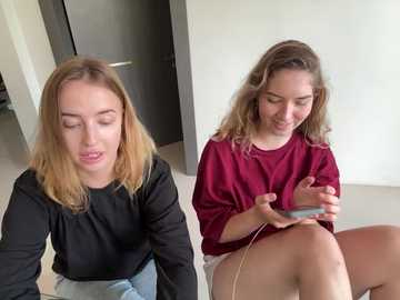 Media: nura_n_sarah Stripchat 2024-10-20 08:38:00