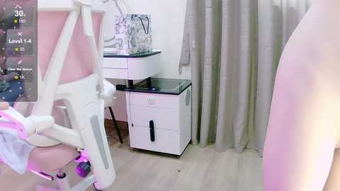 Media: sarah_xoxo Stripchat 2024-10-20 04:03:00