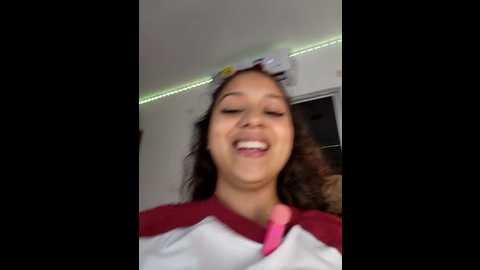 Media: shara_dreams Stripchat 2024-10-20 00:56:00