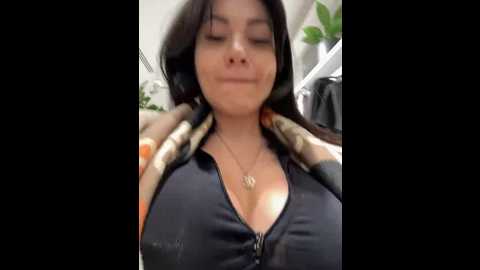 Media: wet__bunny Stripchat 2024-10-20 13:02:00