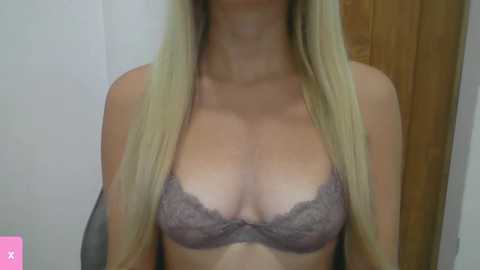 blondelittleminx @ stripchat on 20241021