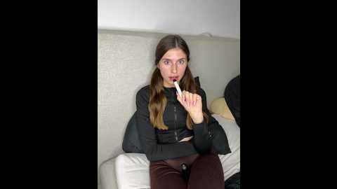 Media: emma05 Stripchat 2024-10-21 09:20:00