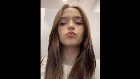 Media: jessi_meow Stripchat 2024-10-21 15:19:00