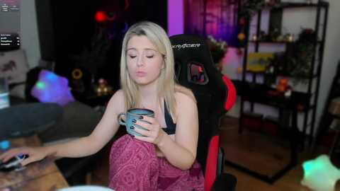Media: lisaonthemoon Stripchat 2024-10-21 00:14:00