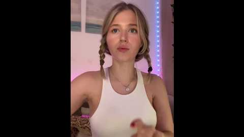 Media: lunarase Stripchat 2024-10-21 17:06:00