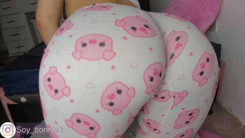 Media: bonnie_moon Stripchat 2024-10-22 03:54:00