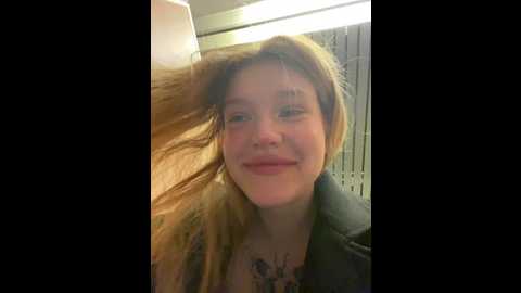 Media: honey___hot Stripchat 2024-10-22 13:30:00