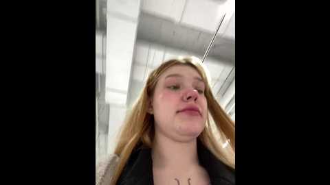 Media: honey___hot Stripchat 2024-10-22 16:45:00