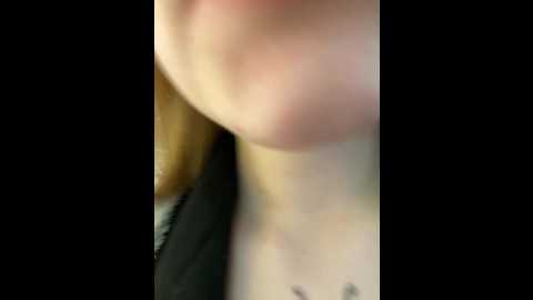 Media: honey___hot Stripchat 2024-10-22 17:19:00