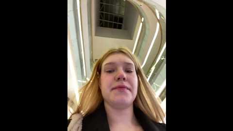 Media: honey___hot Stripchat 2024-10-22 18:43:00