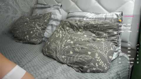 Media: lisasmiths Stripchat 2024-10-22 08:00:00