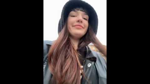 Media: sophie_avory Stripchat 2024-10-22 14:05:00