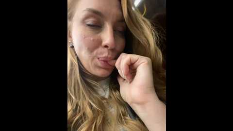Media: sweet___emily Stripchat 2024-10-22 15:51:00