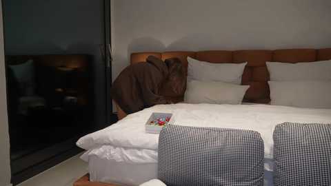 Media: hotbella_ Stripchat 2024-10-23 17:17:00