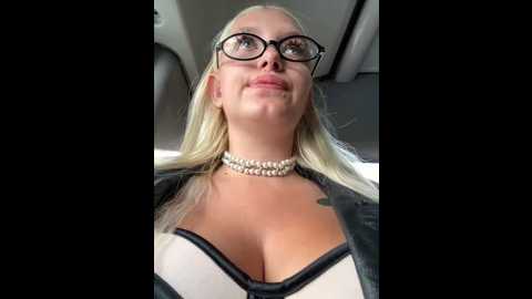 Media: milkyy_wway Stripchat 2024-10-23 12:11:00