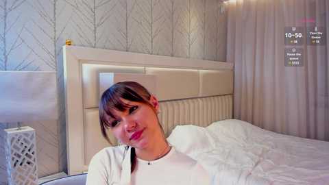 Media: little_lolla18 Stripchat 2024-10-24 21:46:00