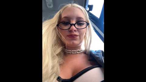 Media: milkyy_wway Stripchat 2024-10-24 06:24:00