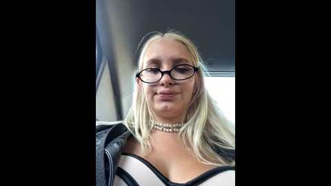 Media: milkyy_wway Stripchat 2024-10-24 09:31:00