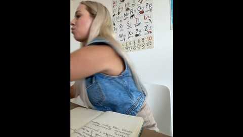 Media: streetdoll Stripchat 2024-10-24 09:11:00
