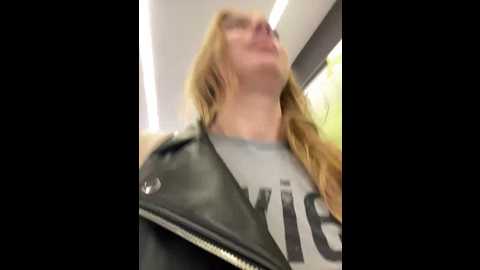 Media: sweet___emily Stripchat 2024-10-24 17:55:00