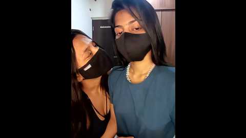 Media: tannu_tanya Stripchat 2024-10-24 14:00:00