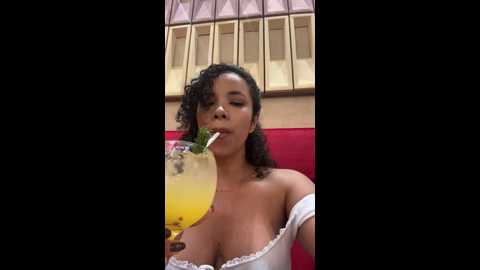 Media: brunettexio Stripchat 2024-10-25 01:02:00