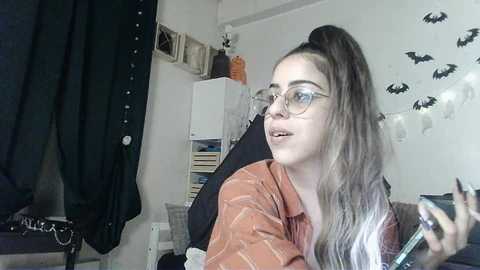 Media: lisandrelavenale Stripchat 2024-10-25 03:24:00