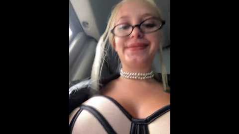 Media: milkyy_wway Stripchat 2024-10-25 05:33:00