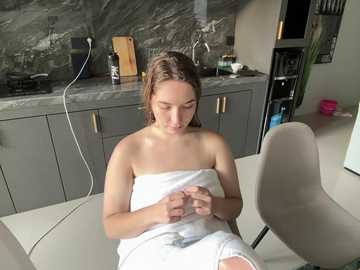 Media: nura_n_sarah Stripchat 2024-10-25 09:41:00