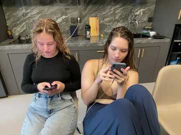 Media: nura_n_sarah Stripchat 2024-10-25 10:10:00